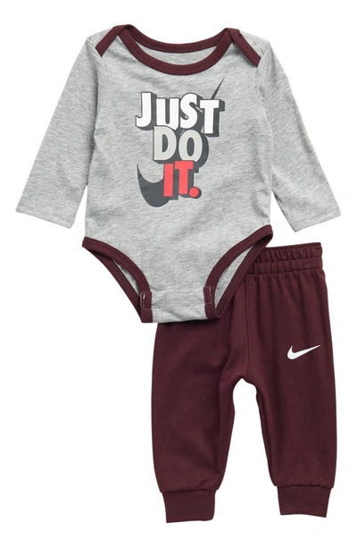 Nike Babies' Just Do It Bodysuit & Joggers 2-piece Set In Burgundy