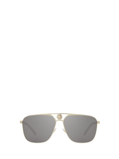 Versace Eyewear Medusa Focus Oversized Frame Sunglasses In Pale Gold