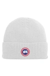 Canada Goose Arctic Disc Ribbed Toque Beanie In White - Blanc