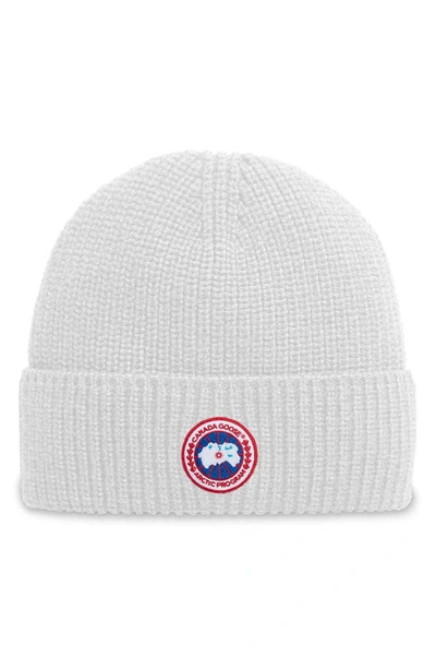 Canada Goose Arctic Disc Ribbed Toque Beanie In White - Blanc