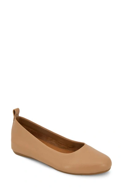 Andre Assous Nieve Featherweight Demi Wedge Flat In Camel