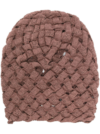 Isa Boulder Chunky-knit Interwoven Beanie In Brown