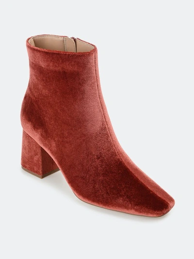 Journee Collection Hazara Block Heel Bootie In Rust