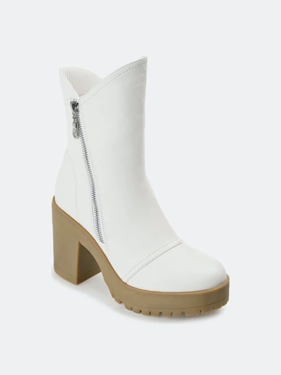 Journee Collection Collection Women's Tru Comfort Foam Jaquie Bootie In White