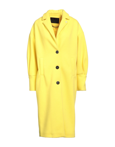 Exte Coats In Yellow