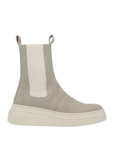 Nila & Nila Ankle Boots In Sage Green