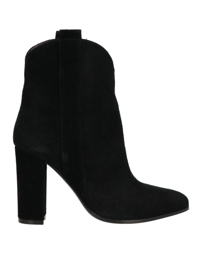 Via Roma 15 Ankle Boots In Black
