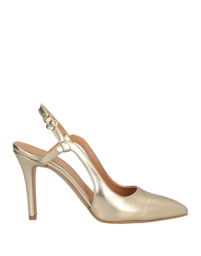 Nila & Nila Pumps In Gold
