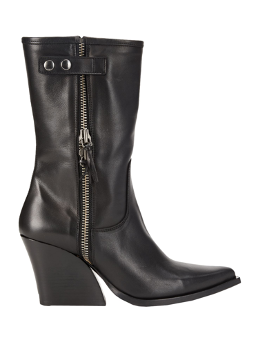 Lemaré Ankle Boots In Black