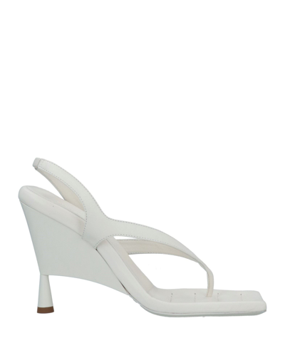 Gia Rhw Toe Strap Sandals In White