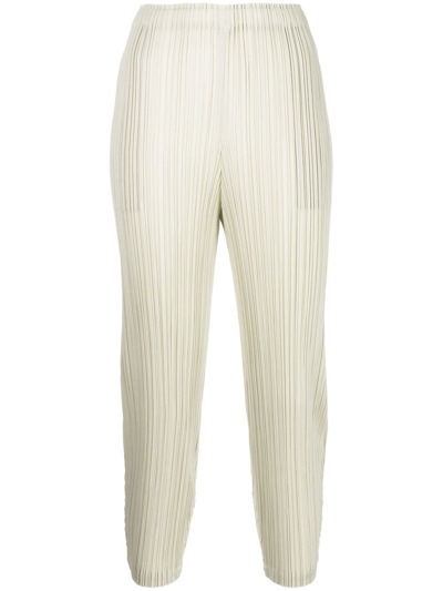 Issey Miyake Plissé Tapered Trousers In 绿色