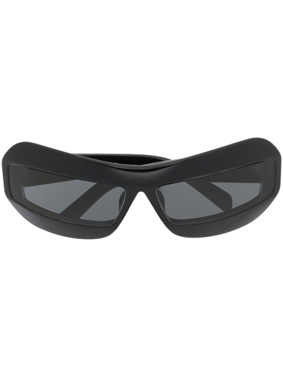 Prada Logo-detail Cat-eye Sunglasses In Black
