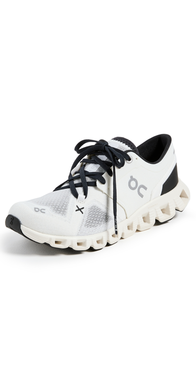 On Cloud X 3 Trainers In White/black