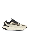 Moncler Men's Lite Runner Low-top Sneakers In White & Black