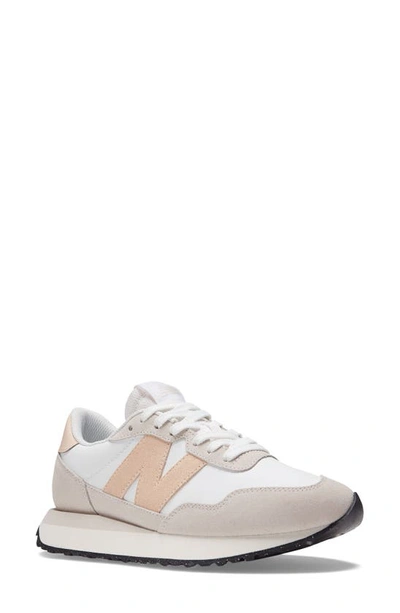 New Balance 237 Sneaker In White/ Orange