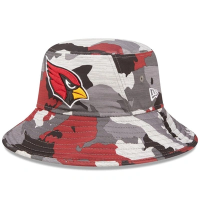 NEW ERA NEW ERA CAMO ARIZONA CARDINALS 2022 NFL TRAINING CAMP OFFICIAL BUCKET HAT