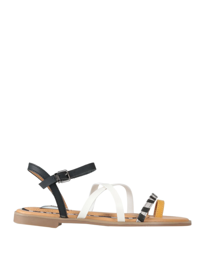 Mtng Toe Strap Sandals In White