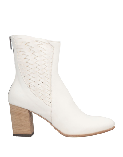 Pantanetti Ankle Boots In White