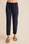 Bella Dahl Pocket Joggers In Blue