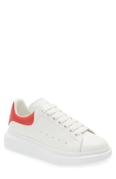 Alexander Mcqueen 553680whgp Overse Leather Sneaker With Contrasting Logo Print In White/ Lust Red