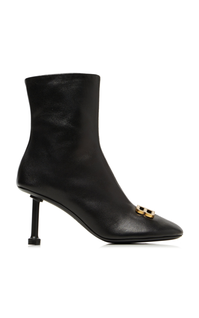 Balenciaga Logo-plaque Leather Ankle Boots In Black