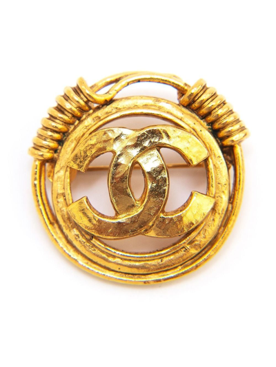 Pre-owned Chanel Cc Round Brooch In Gold