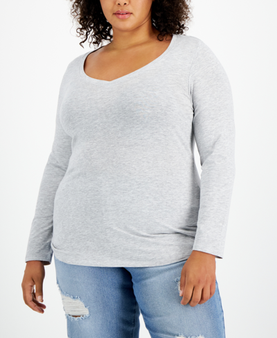 Aveto Plus Size V-neck Top In Shadow Heather Grey