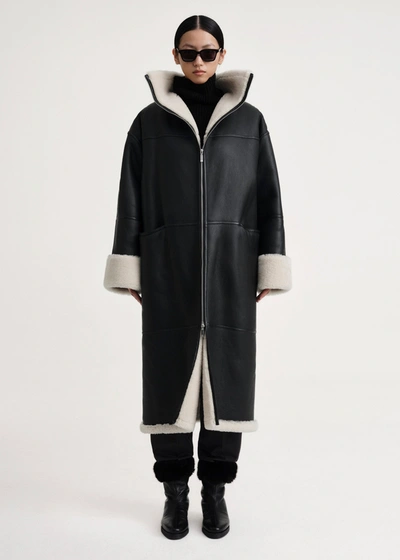 Totême Signature Paneled Shearling Coat In Black,off-white