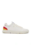 On The Roger Centre Court Tennis Sneaker In White & Mustard
