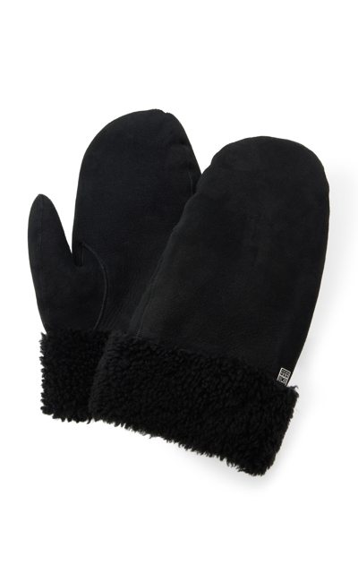 Totême Logo-plaque Shearling Mittens In Black