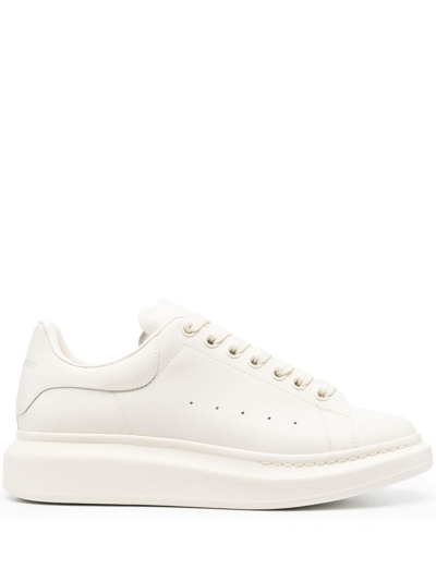 Alexander Mcqueen Oversized 低帮运动鞋 In White