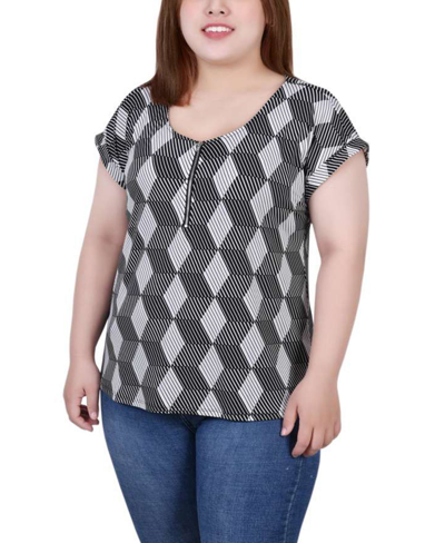 Ny Collection Plus Size Short Extended Sleeve Zip Top In Black White Abstract