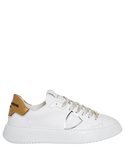 Philippe Model Temple Low Sneakers In White And Gold Leather In Bianco