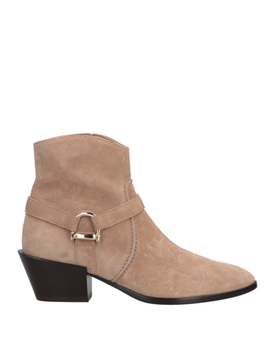 Tod's Ankle Boots In Beige