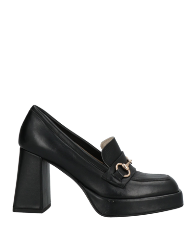 Oroscuro Loafers In Black
