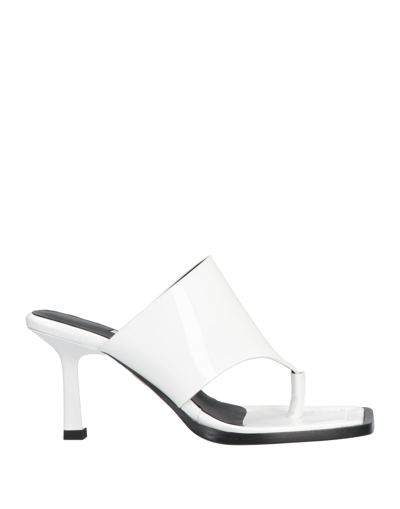 Kallisté Toe Strap Sandals In White