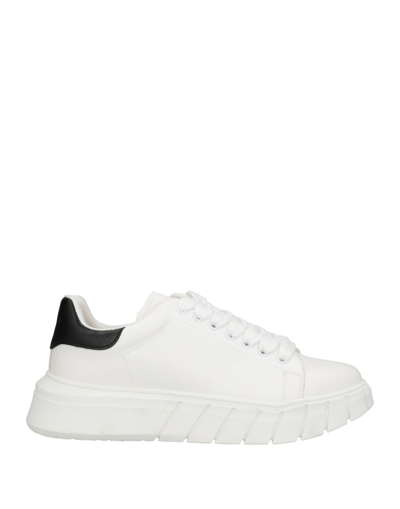 Gaelle Paris Sneakers In White