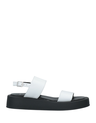 Oroscuro Sandals In White