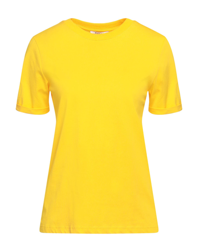 Pieces T-shirts In Ocher