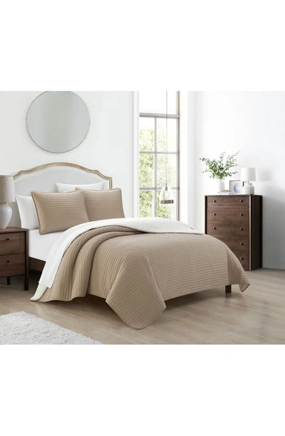 Chic St. Paul Contemporary Quilt Set In Taupe
