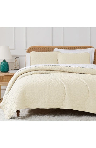 Southshore Fine Linens Pebble Embroidered Microfiber Oversize Quilt Set In Cream
