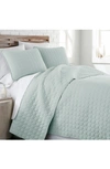 Southshore Fine Linens Ultra-soft Oversized Quilt Set In Hint Of Green