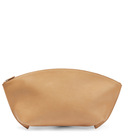 The Row Dante Leather Clutch Bag In Light Cuir