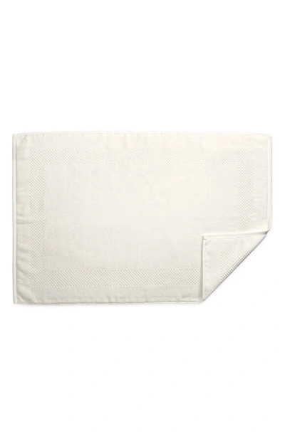 Matouk Lotus Tub Mat In Ivory