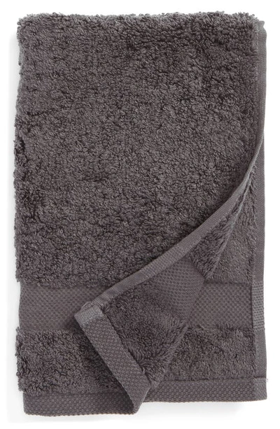 Matouk Lotus Fingertip Towel In Charcoal