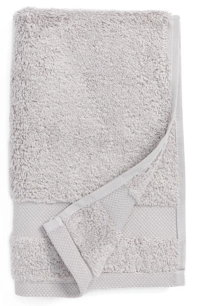 Matouk Lotus Fingertip Towel In Smoke