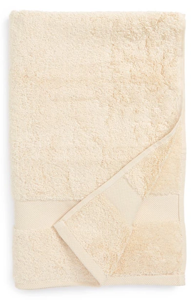 Matouk Lotus Hand Towel In Champagne Cream