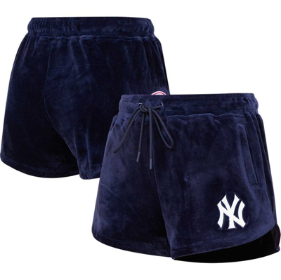 Pro Standard Men's New York Yankees Drip Logo Woven Shorts