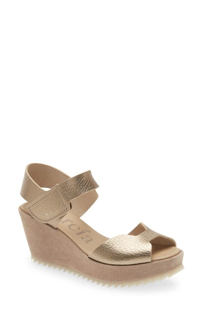 Pedro Garcia Fama Platform Wedge Sandal In Desert Cervo Lame