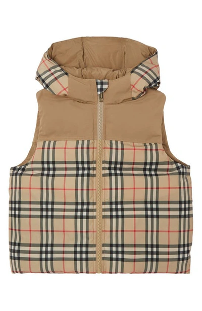 Burberry Kids' 格纹羽绒背心 In Beige